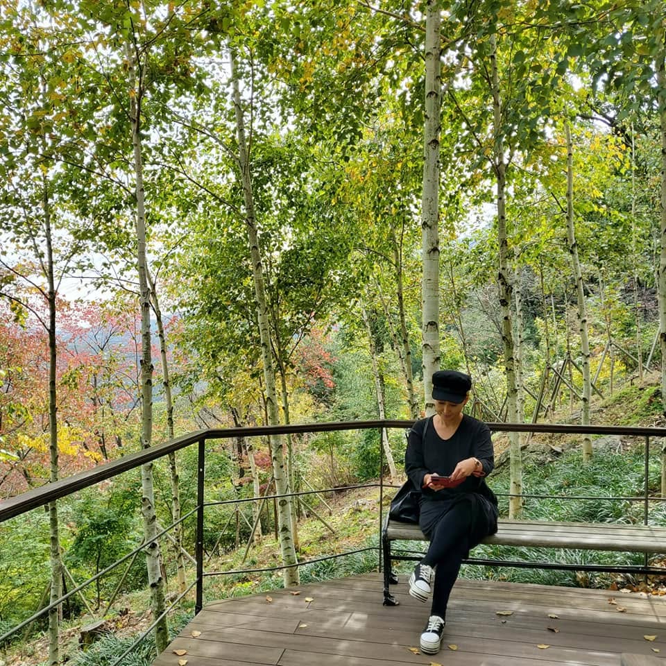 Flo, Korean curator